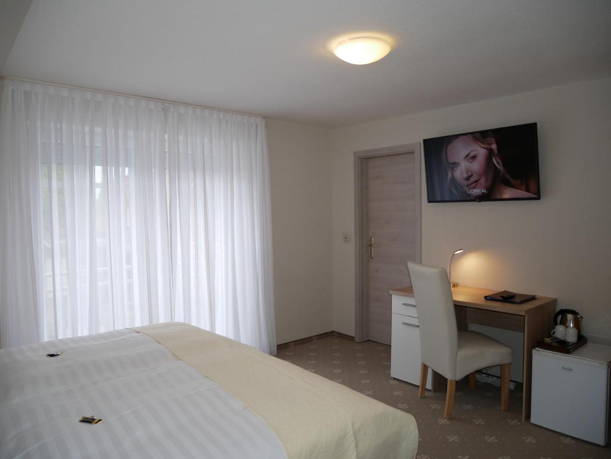 Hotel Thule คาโรลิเนนซีล ภายนอก รูปภาพ